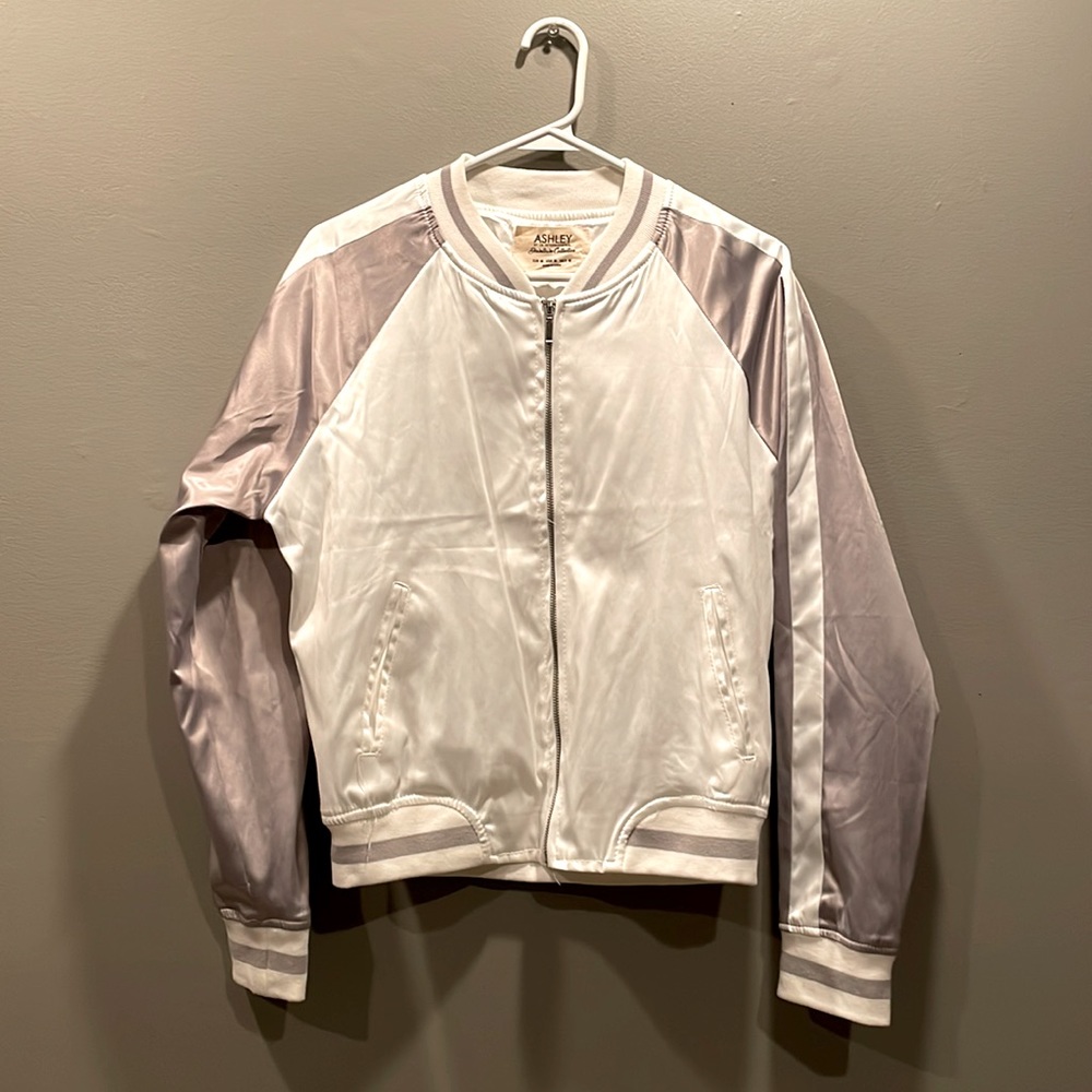 🤍CLASSIC JACKET🤍 in white & grey sheen with striped trim & pockets